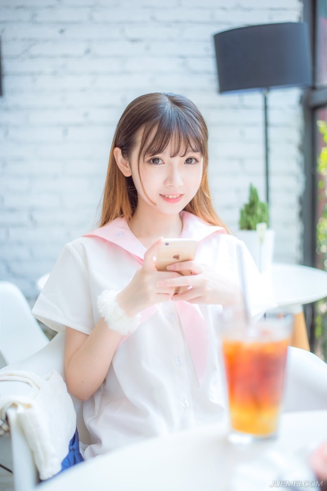 关中强军，早已闻名天下，哪怕严颜自信，也不会以同等兵力去与魏延打，这一次直接点兵八千出战，也是为了挫动魏延锐气。
